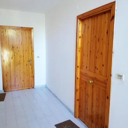 דירה With 3 Bedrooms In With Wonderful Mountain View And Terrace 2 Km From The Slopes *