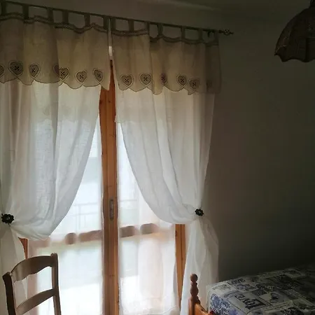 With 3 Bedrooms In With Wonderful Mountain View And Terrace 2 Km From The Slopes דירה *