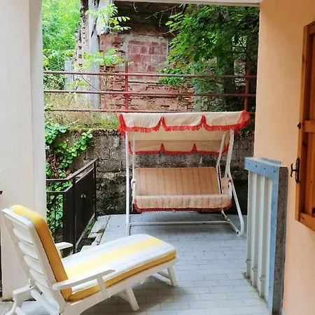 With 3 Bedrooms In With Wonderful Mountain View And Terrace 2 Km From The Slopes