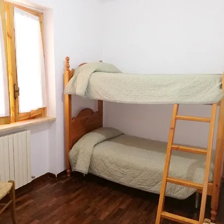 With 3 Bedrooms In With Wonderful Mountain View And Terrace 2 Km From The Slopes דירה *